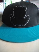 Image of cap entree lifestyle noir et bleu