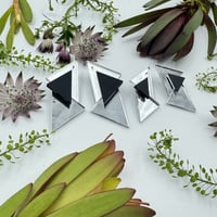 Image 1 of Náušnice Norah Silver Black