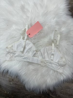 Image of Ralph Lauren Vintage White Lace Bra - 36A