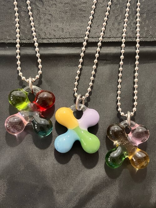 Image of 4 color clovers