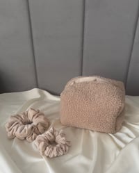 Image 1 of Kosmetyczka Baranek Beige w rozmiarze MIDI