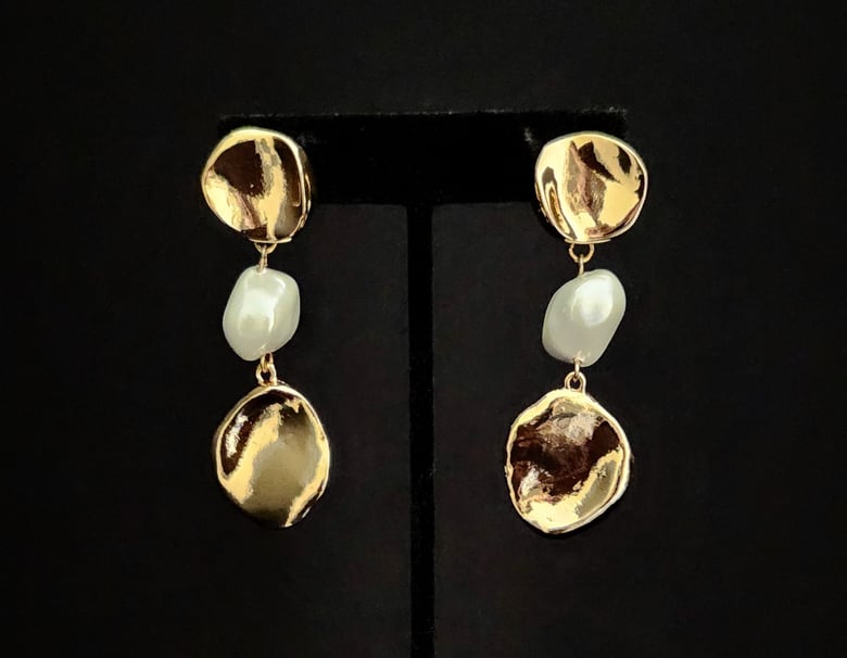 Image of Gold & Freshwater Pearl Design Pierced Earrings 