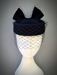 Image 1 of 'Winnie' in Black 