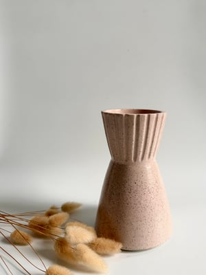 Image of Pink vase - 1