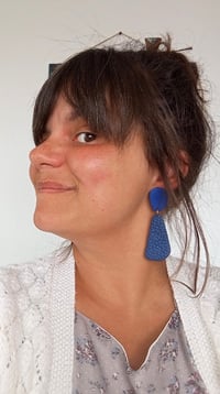 Image 6 of Boucles d'oreilles "Gemma" en cuir upcyclé 