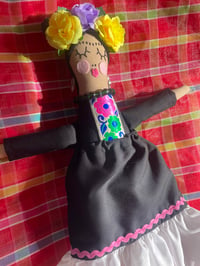 Image 4 of Frida with the flowers 
