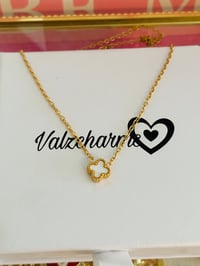 Image 4 of Cover necklace 