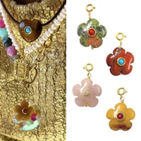 GEMSTONE FLOWER CHARM 