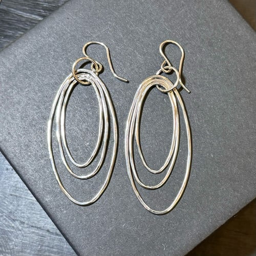 Image of Oval Looped