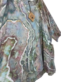 Image 6 of 3XL Cotton Woven Forager Top in Muted Geode Ice Dye