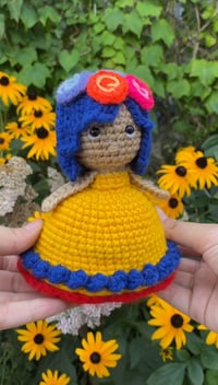 Image 2 of flower bouquet doll mini size