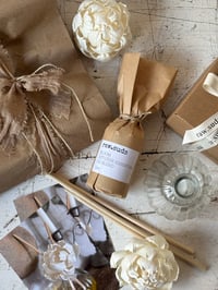 Image 3 of NEW Peony Sola Flower Essential Oil Diffuser