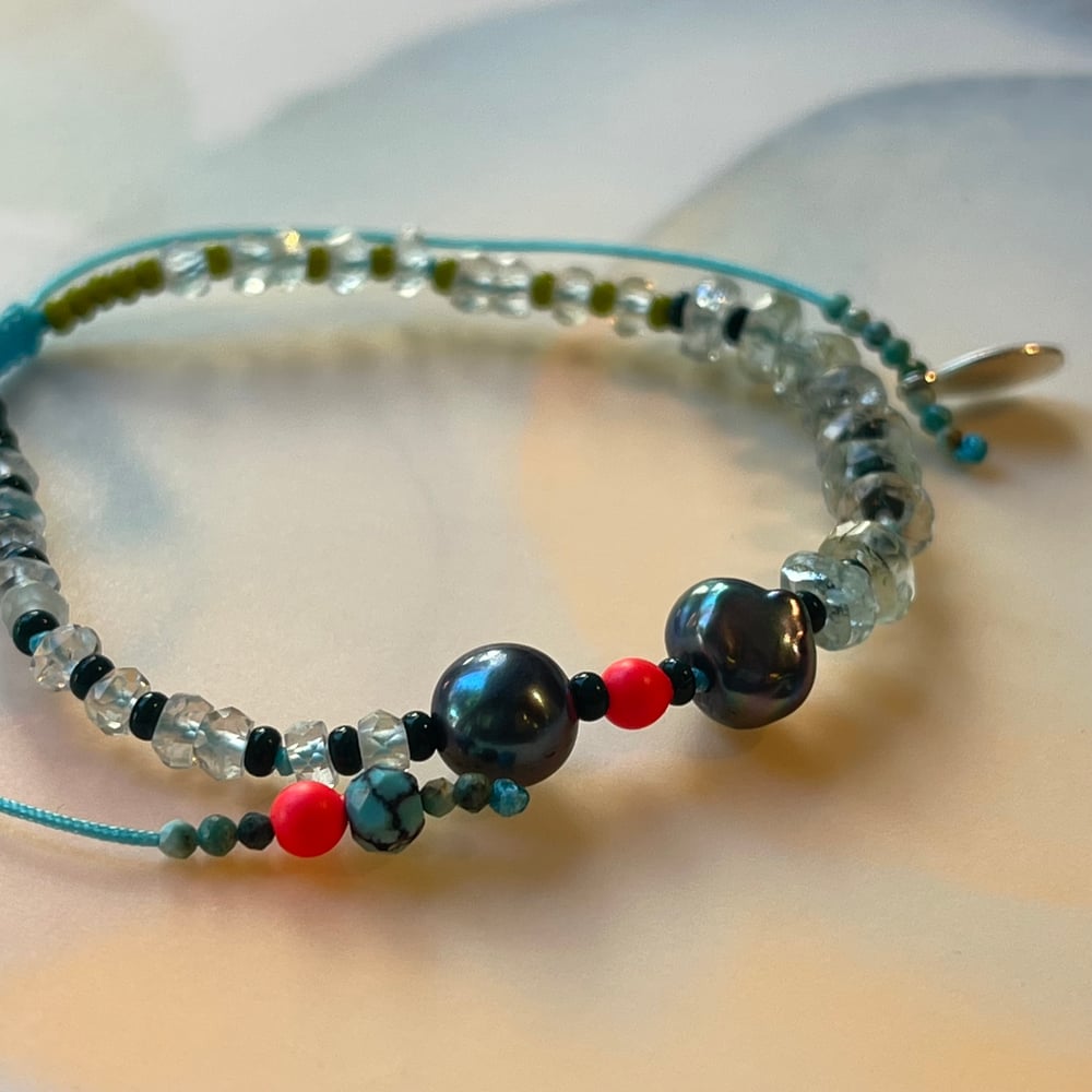 Image of aqua and black pearls bracelet