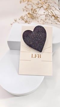 Image 1 of Broche LOVE noir yolo 