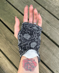 Image 16 of M-T-O Silk Lined Gloves Horror Prints (Style Slouch Mini)