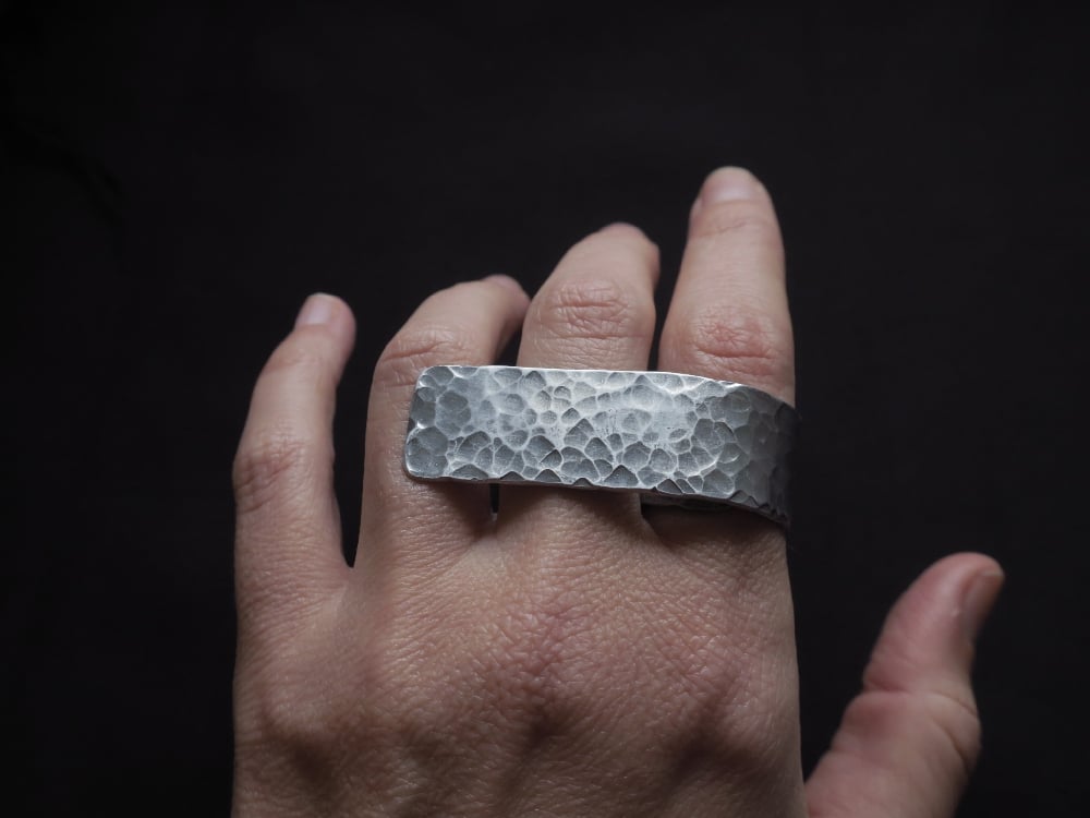 Image of Bague - La passante
