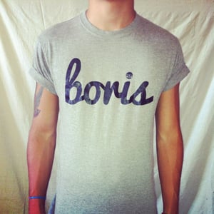 Image of BORIS SCRIPT TEE. (GREY/BLACK)