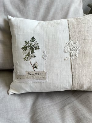 Image of Mayflower Lace Cushion 