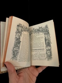 Image 10 of Missel de Jeanne d’Arc, 1905, reliure cuir et feuille d’or, intérieur soie rouge.