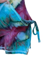 Image 5 of L 100% Cotton Woven Side-Tie Top in Tropical Geode Ice Dye