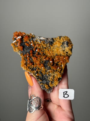 SHIMMERY HALLOWEEN VANADINITE B