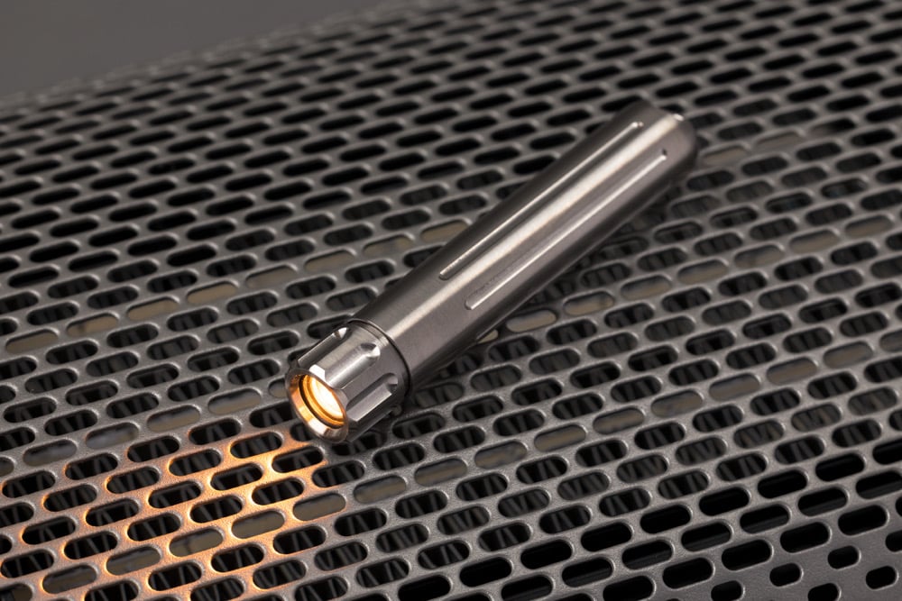 Sapphire 1910K ultra warm white keychain flashlight | Kōsen Fine