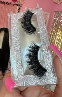 Image 6 of Double stacked lashes (Aaliyah)