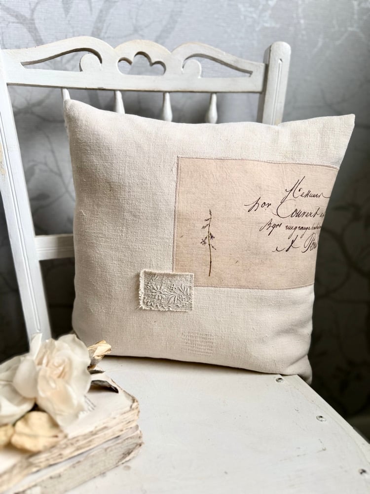 Image of Paris cushion