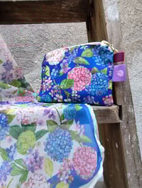 Image 2 of MONEDERO SENCILLO HORTENSIAS azul