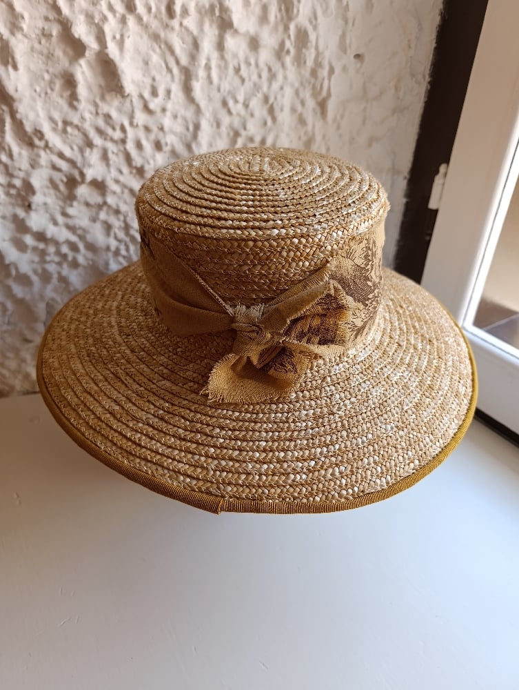 Image of Cappello Pamela tesa e fascia Toile de Jouy