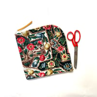 Image 6 of Tudor Rose Barkcloth Project Bag