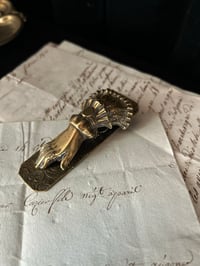 Image 8 of Magnifique petite pince à courrier en laiton ouvragée, époque victorienne, 1850-1890.