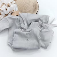 Image 2 of Photoshooting newborn boys bodysuit Robbie| light gray