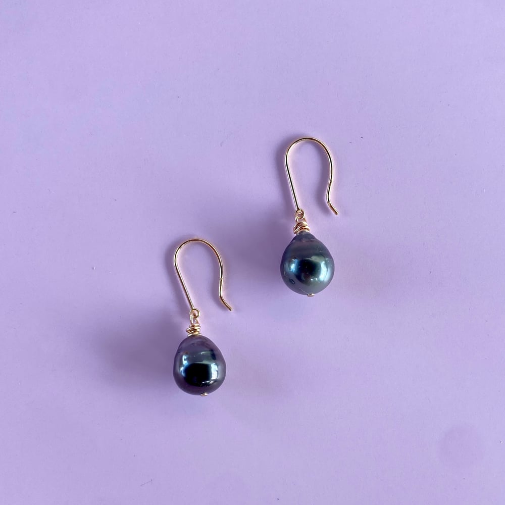 Image of Tahitian pearl hook earrings 