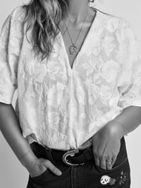 Image 3 of CAMISA BLANCA JANIS