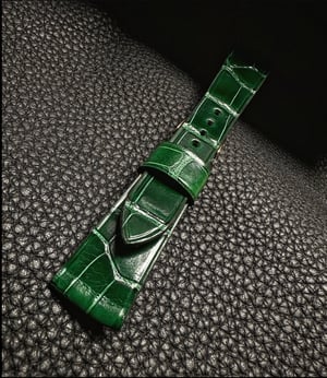 Image of Glazed Emerald Alligator watch strap - vintage cut