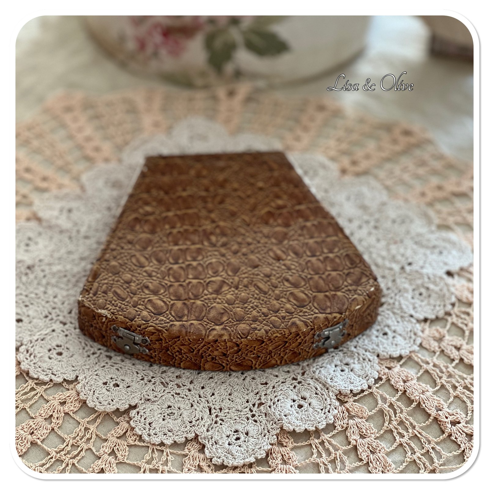 Vintage french sewing kit | Lisaandolive Vintage french sewing kit | Lisaandolive
