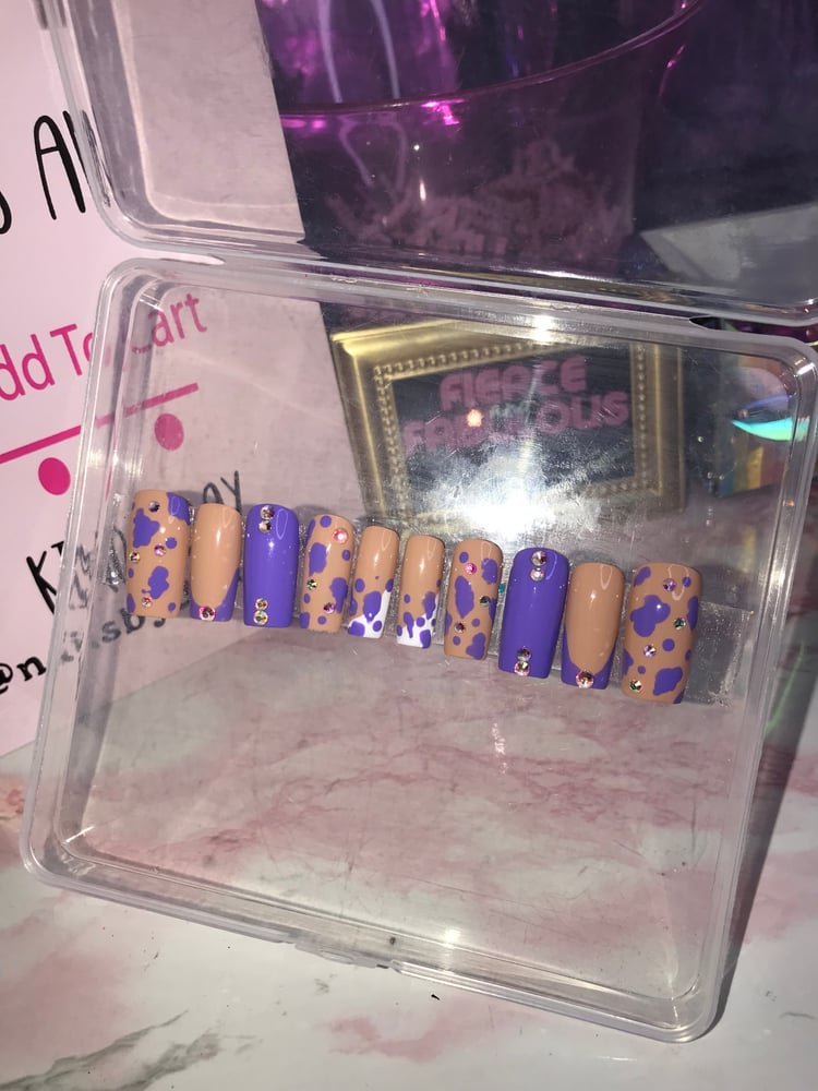 Image of 💜 🐮🐄 Bling Short Square Nail Set 