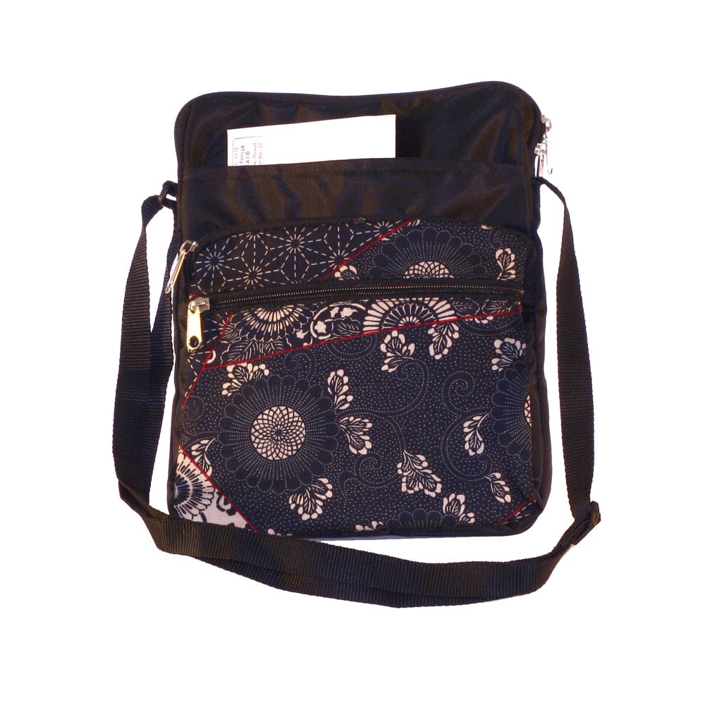 Silver Spring Hawaii — iPad Shoulder Bag