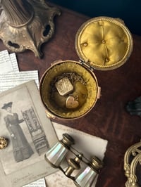 Image 9 of Superbe boîte à bijoux Napoléon III, soie capitonnée, Art Nouveau, fin XIXème s. 