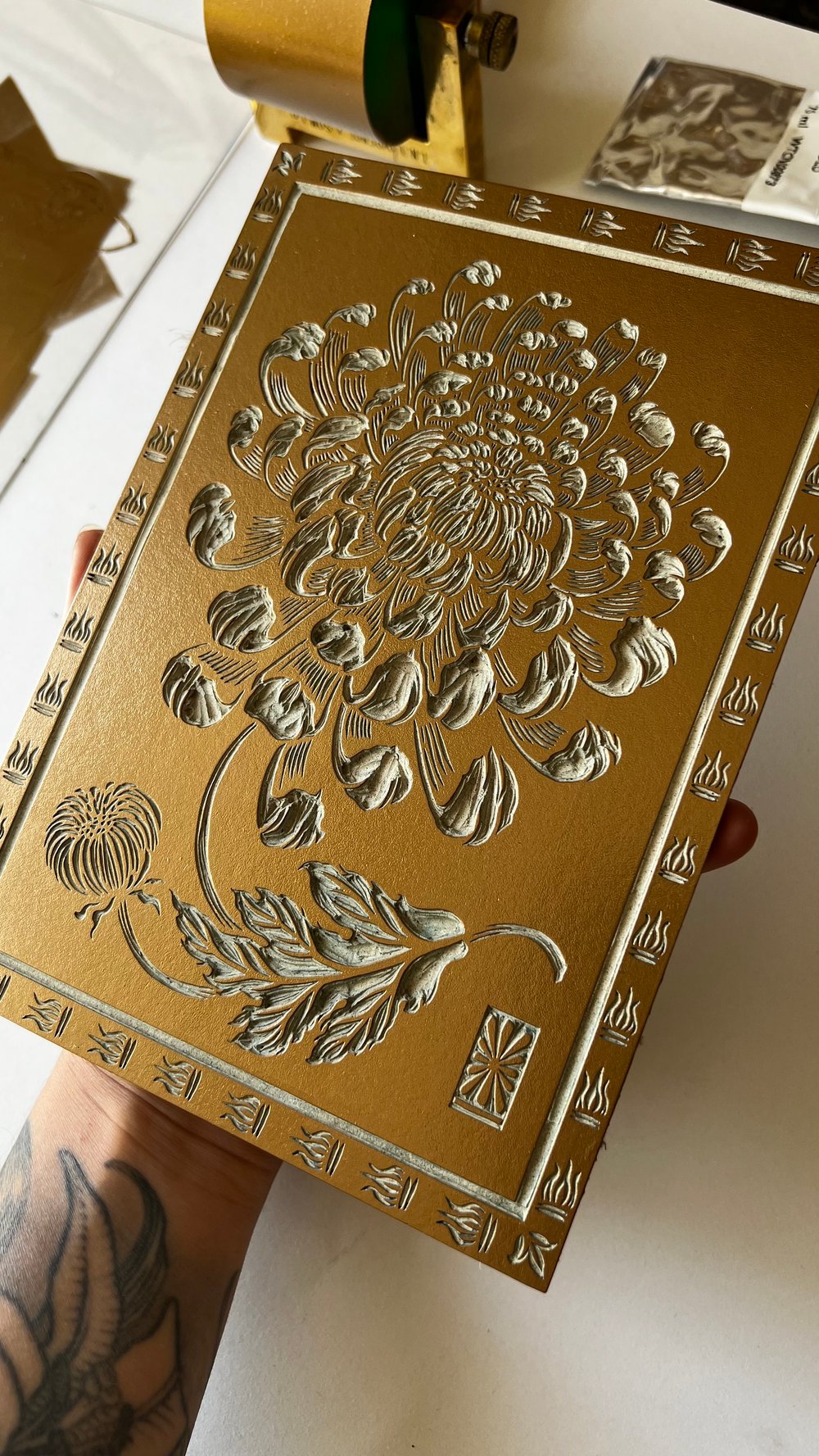 Chrysanthemum gold