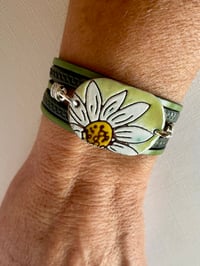 Image 4 of Big Green Daisy 