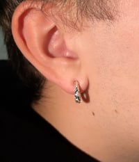 Image 4 of earring 