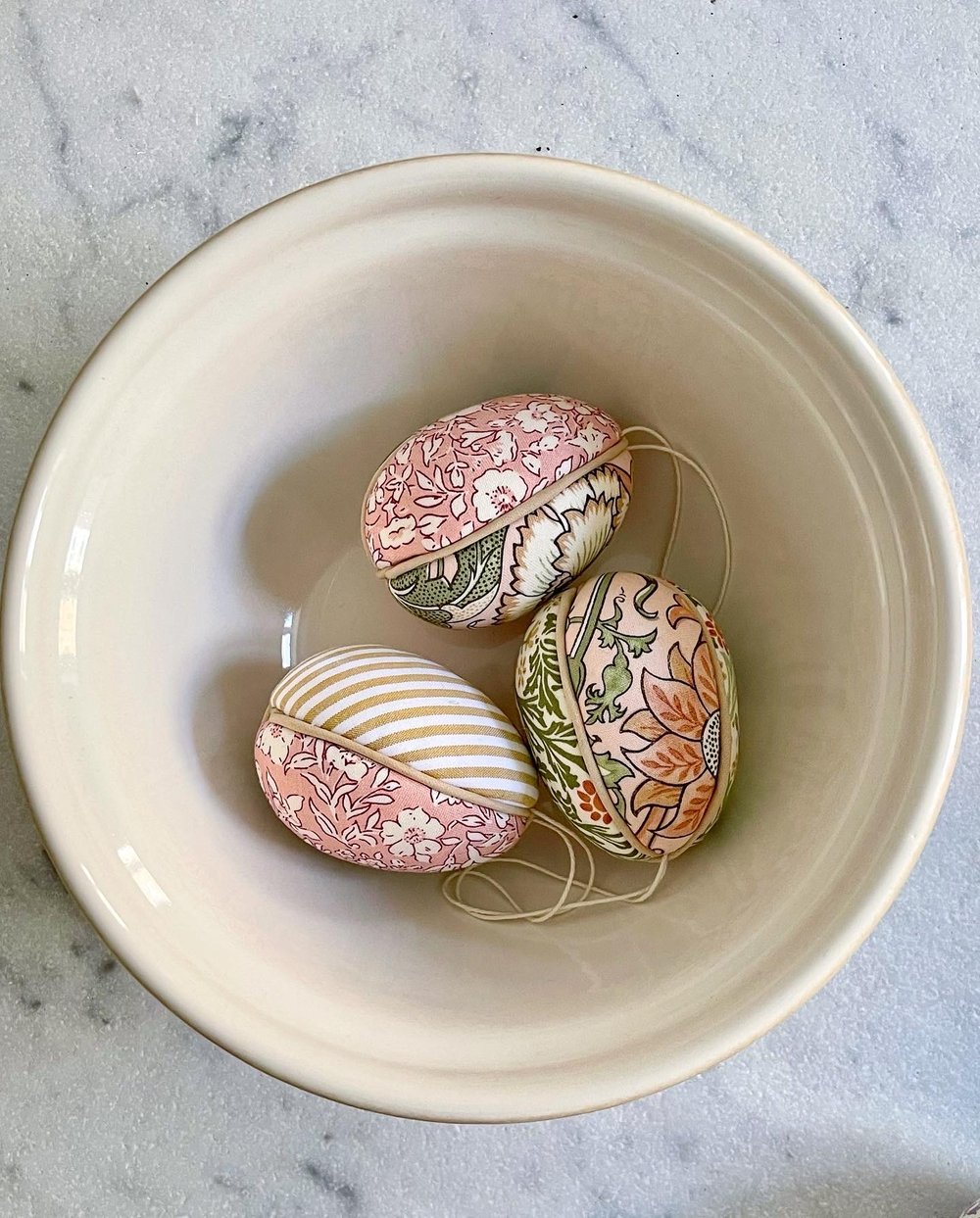 Image of Påskeæg m. snor - Peach/Beige