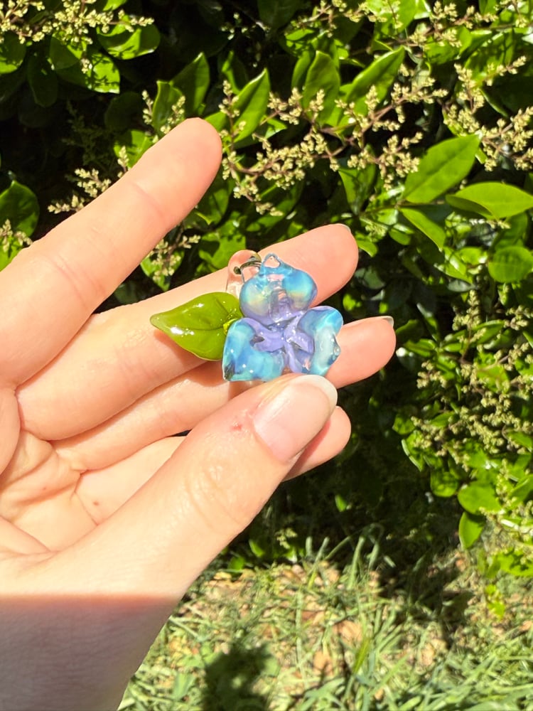 Image of Three Petaled Flower Pendants