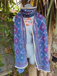 Image 3 of Thassos scarf -Navy with baby pink beige trim