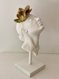Image 1 of BLOOM WHITE - GOLD FLOWERS