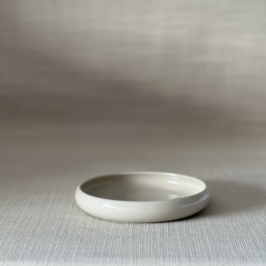 Image of ZEN CURVED DESSERT PLATE