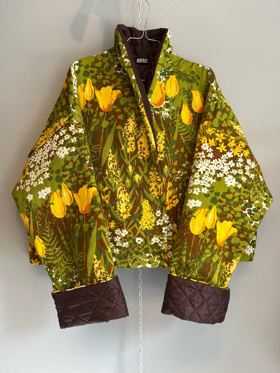 Image of Kort jakke med tulipan print (s-xl)