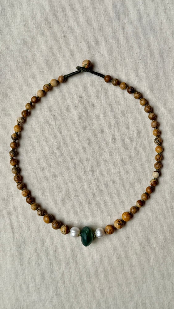 Image of Necklace with freshwater pearl and jade 